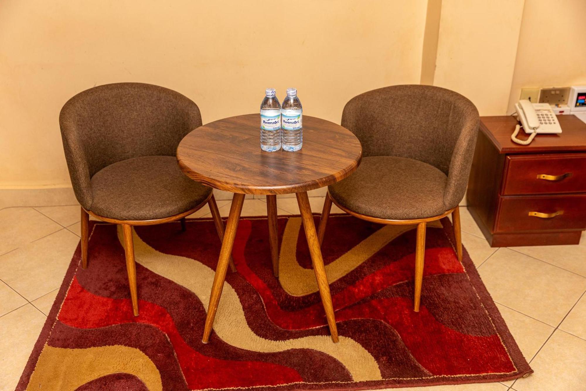 Ss Hotel Kampala Eksteriør bilde